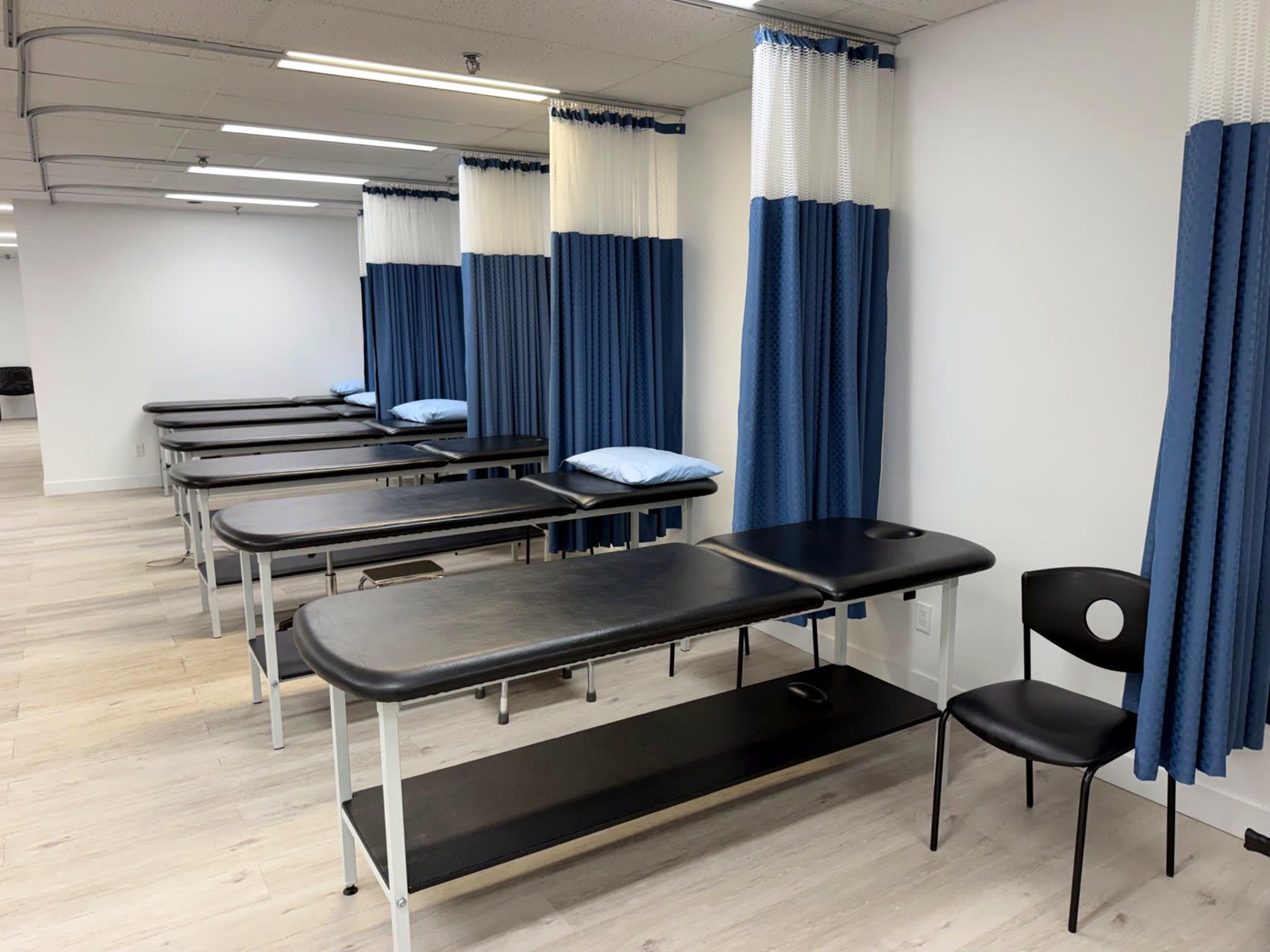 Curtained treatment tables, Côte Saint-Luc clinic